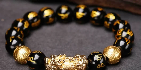 Obsidian Pixiu feng shui bracelet for attracting wealth, detailed Pixiu charm design